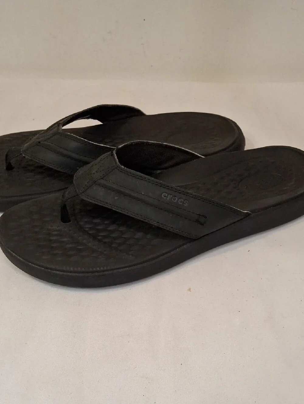 Crocs Mens Yukon Vista II Thong Flip Flop Sandals. Cushioned Footbed